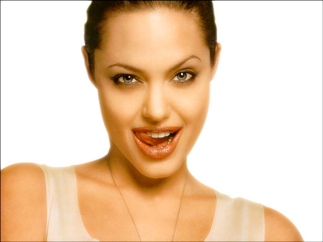 >Angelina Jolie