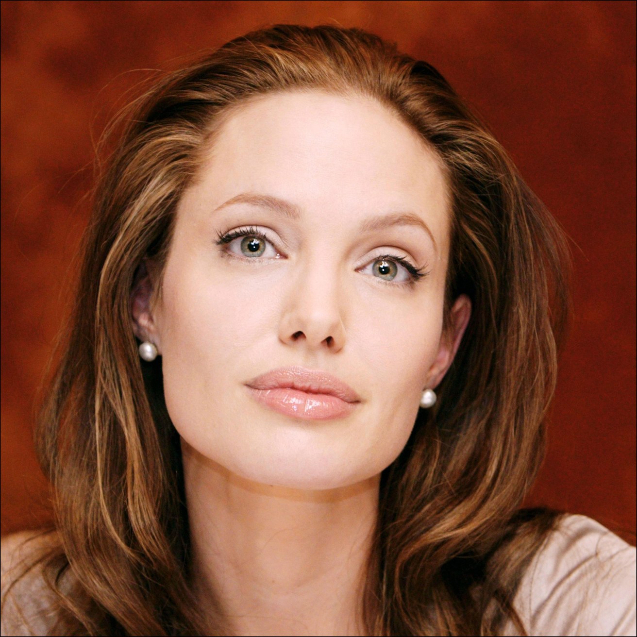 >Angelina Jolie