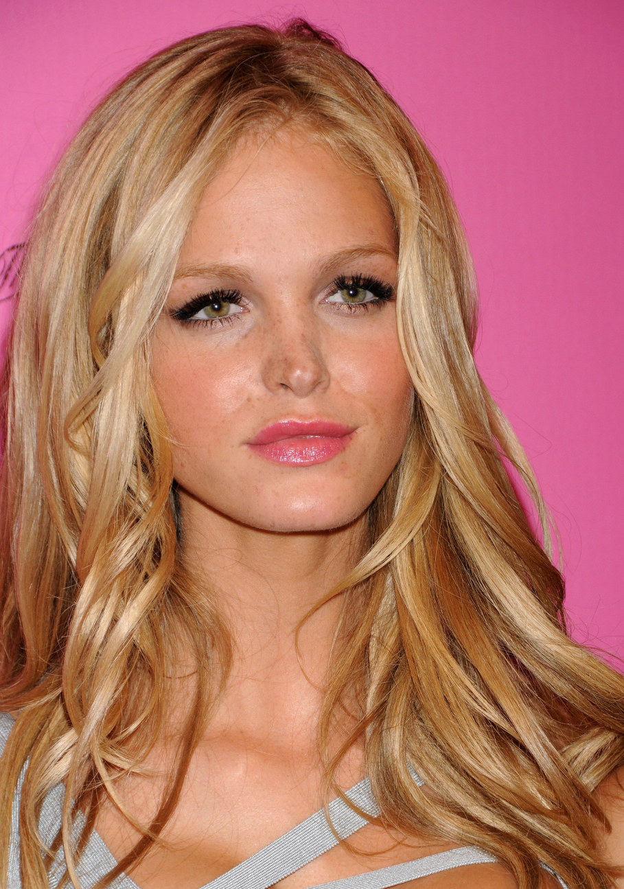 >Erin Heatherton