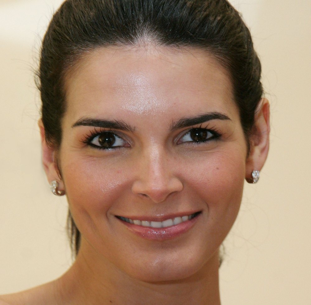 >Angie Harmon