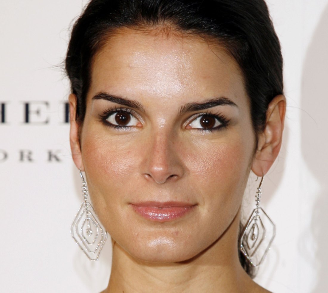 >Angie Harmon