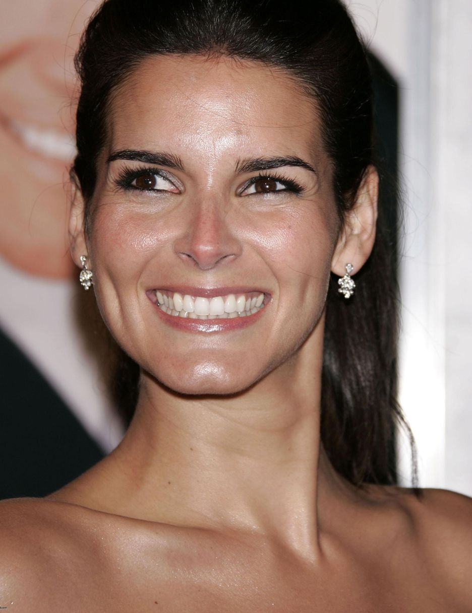 >Angie Harmon