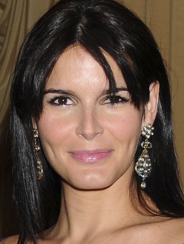 >Angie Harmon