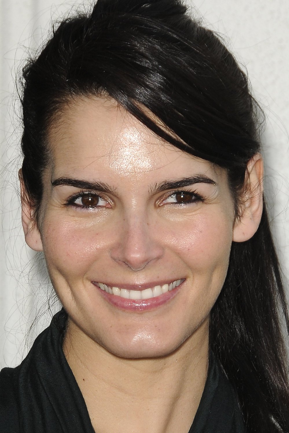 >Angie Harmon