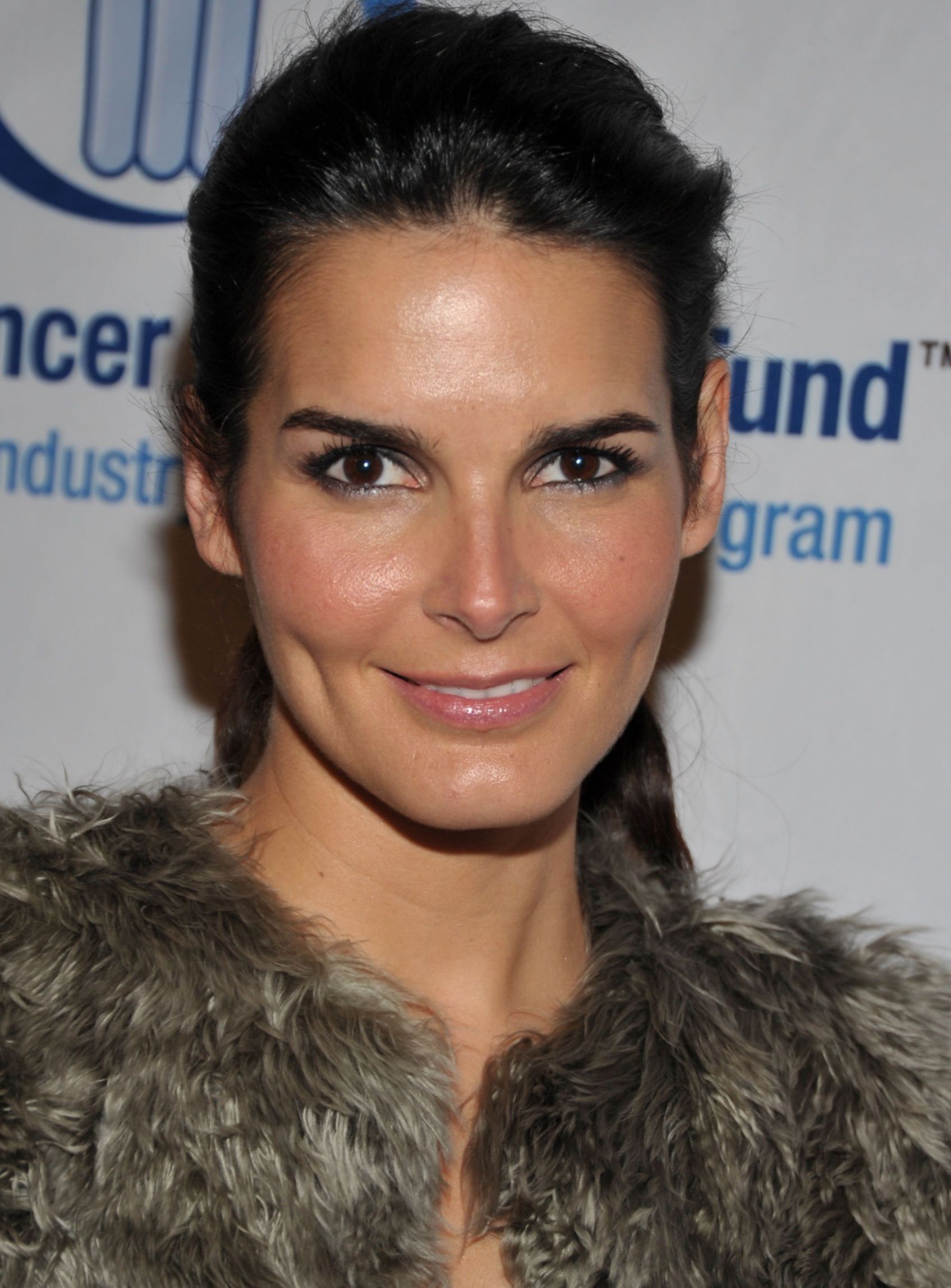 >Angie Harmon