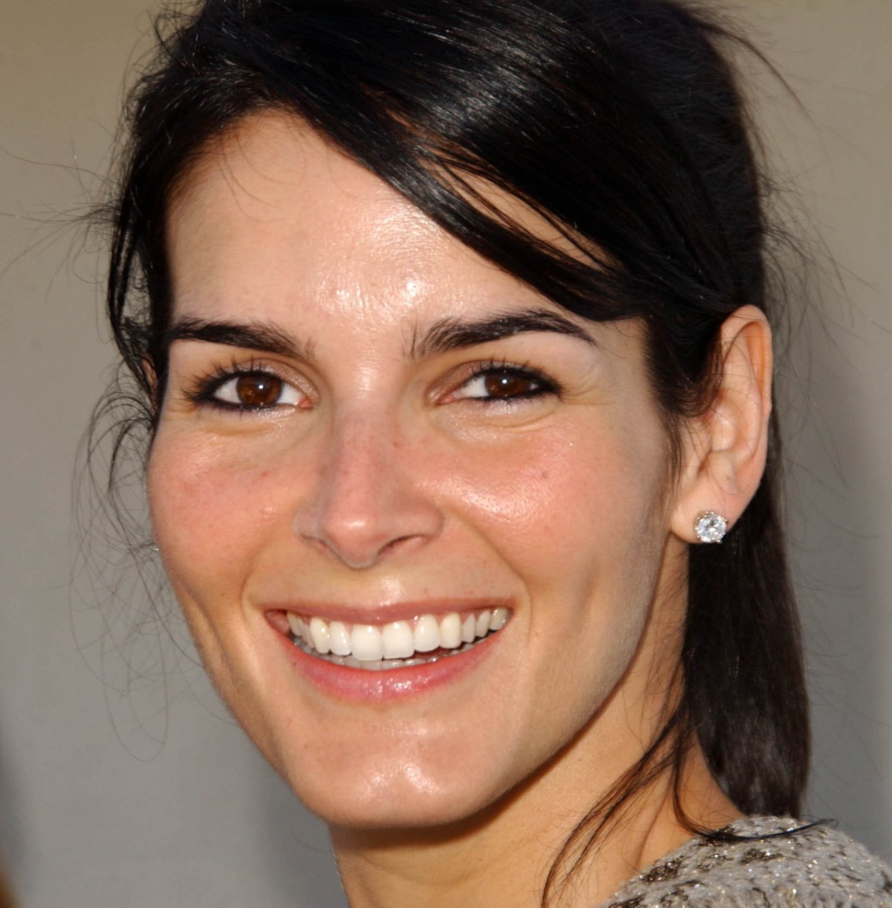 >Angie Harmon