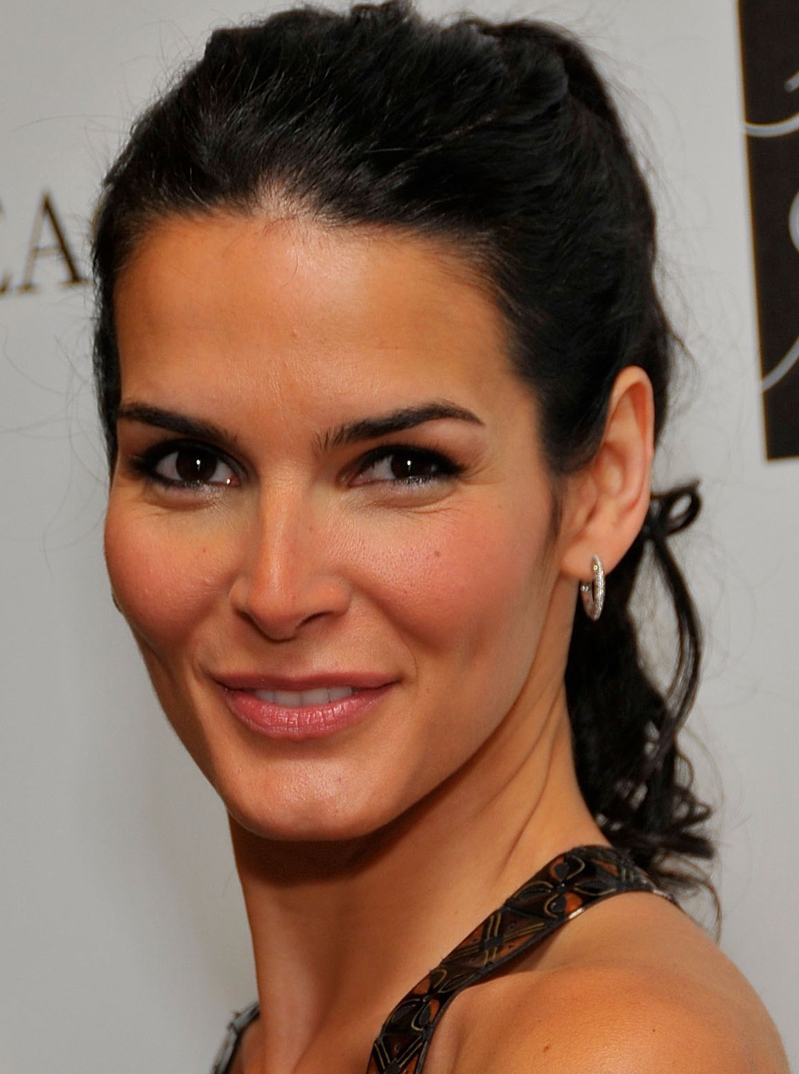 >Angie Harmon