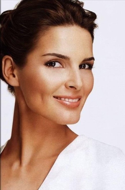 >Angie Harmon