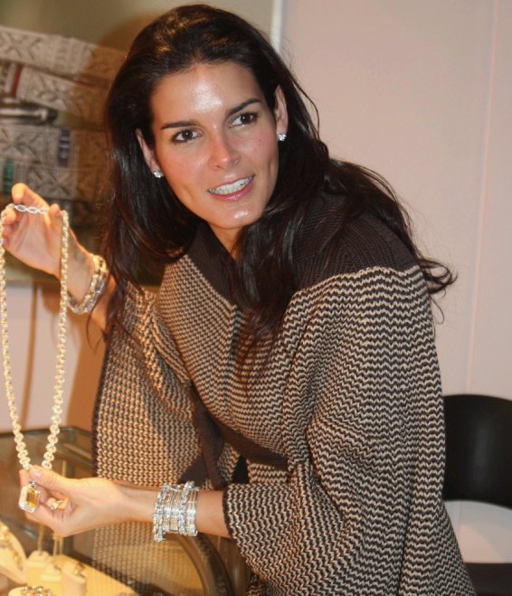 >Angie Harmon