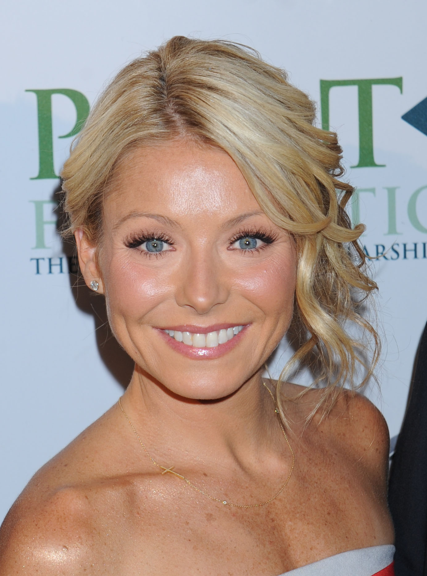 >Kelly Ripa