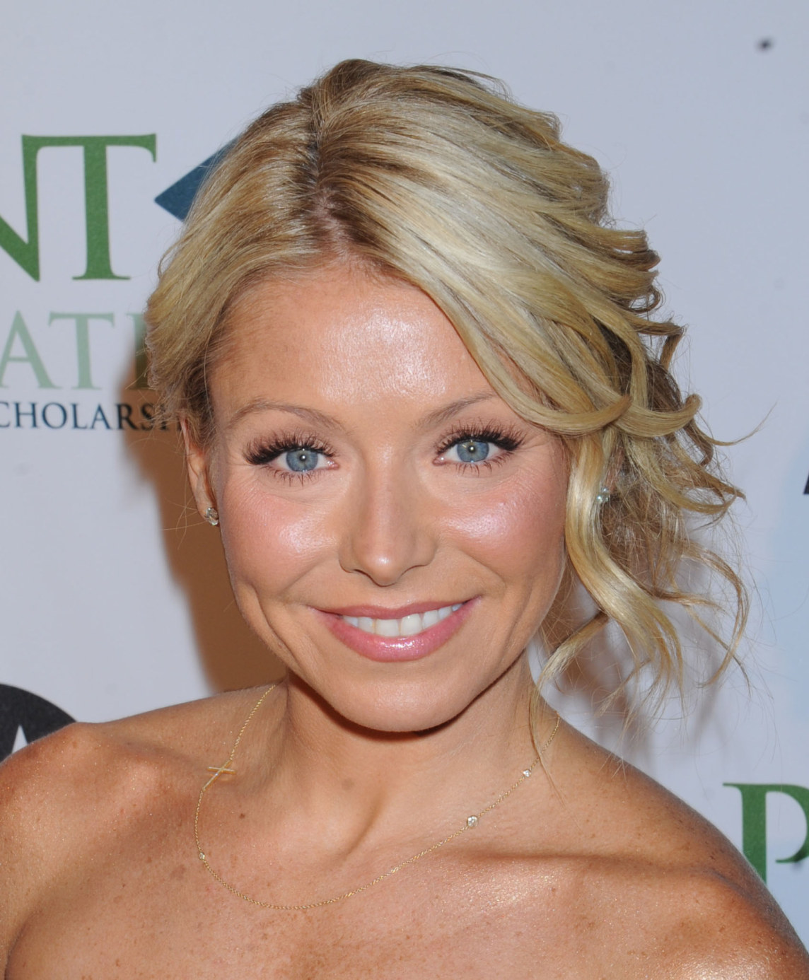 >Kelly Ripa