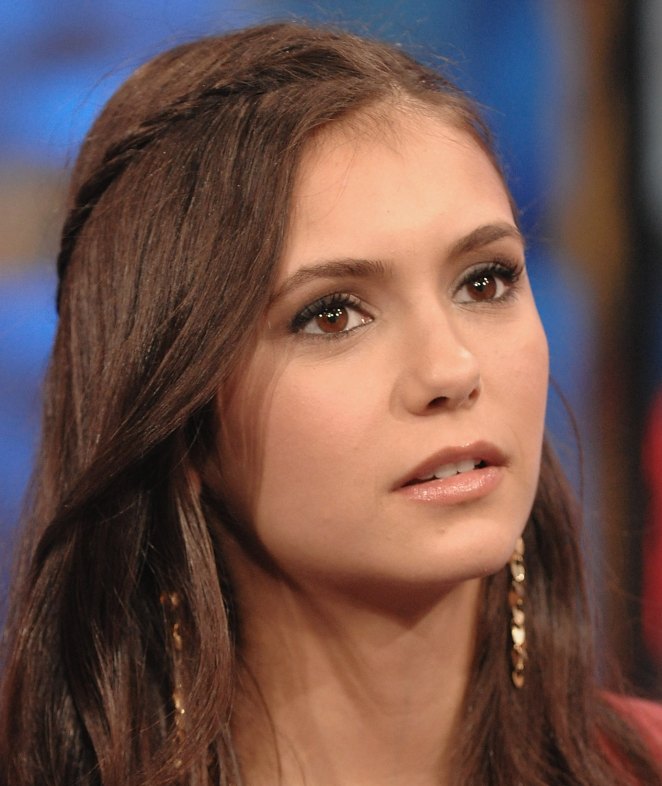 >Nina Dobrev