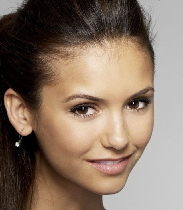 >Nina Dobrev