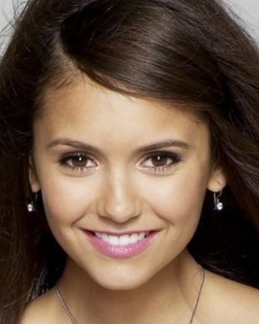 >Nina Dobrev