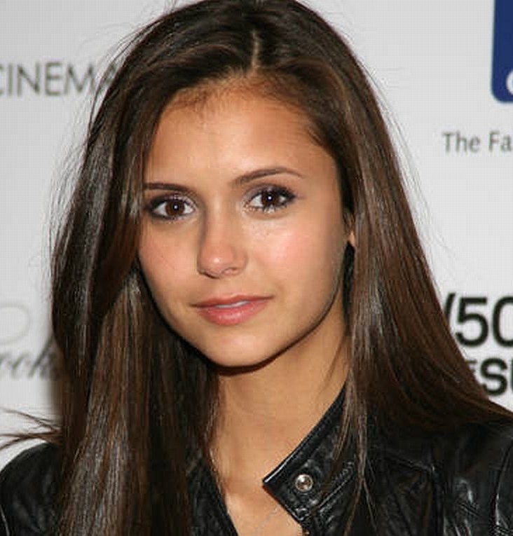 >Nina Dobrev