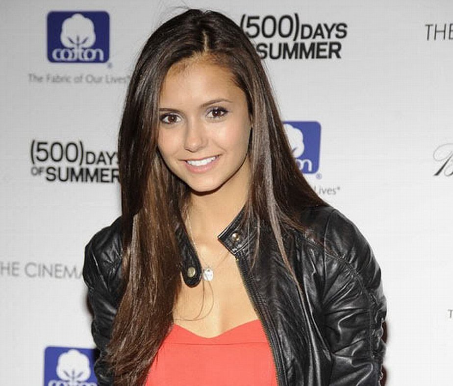 >Nina Dobrev