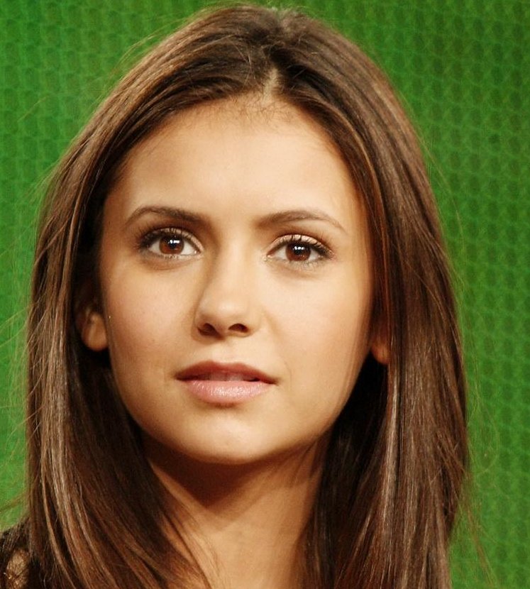 >Nina Dobrev