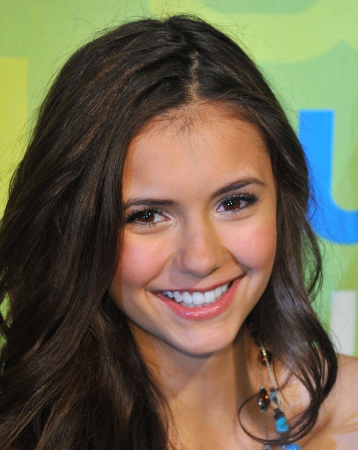 >Nina Dobrev